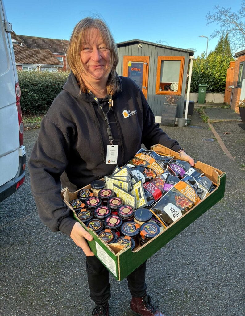 Volunteer delivering food